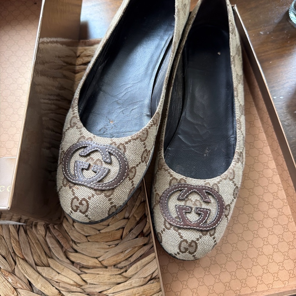 Gucci Beige GG Canvas Logo Ballet Flats - Picture 2 of 11